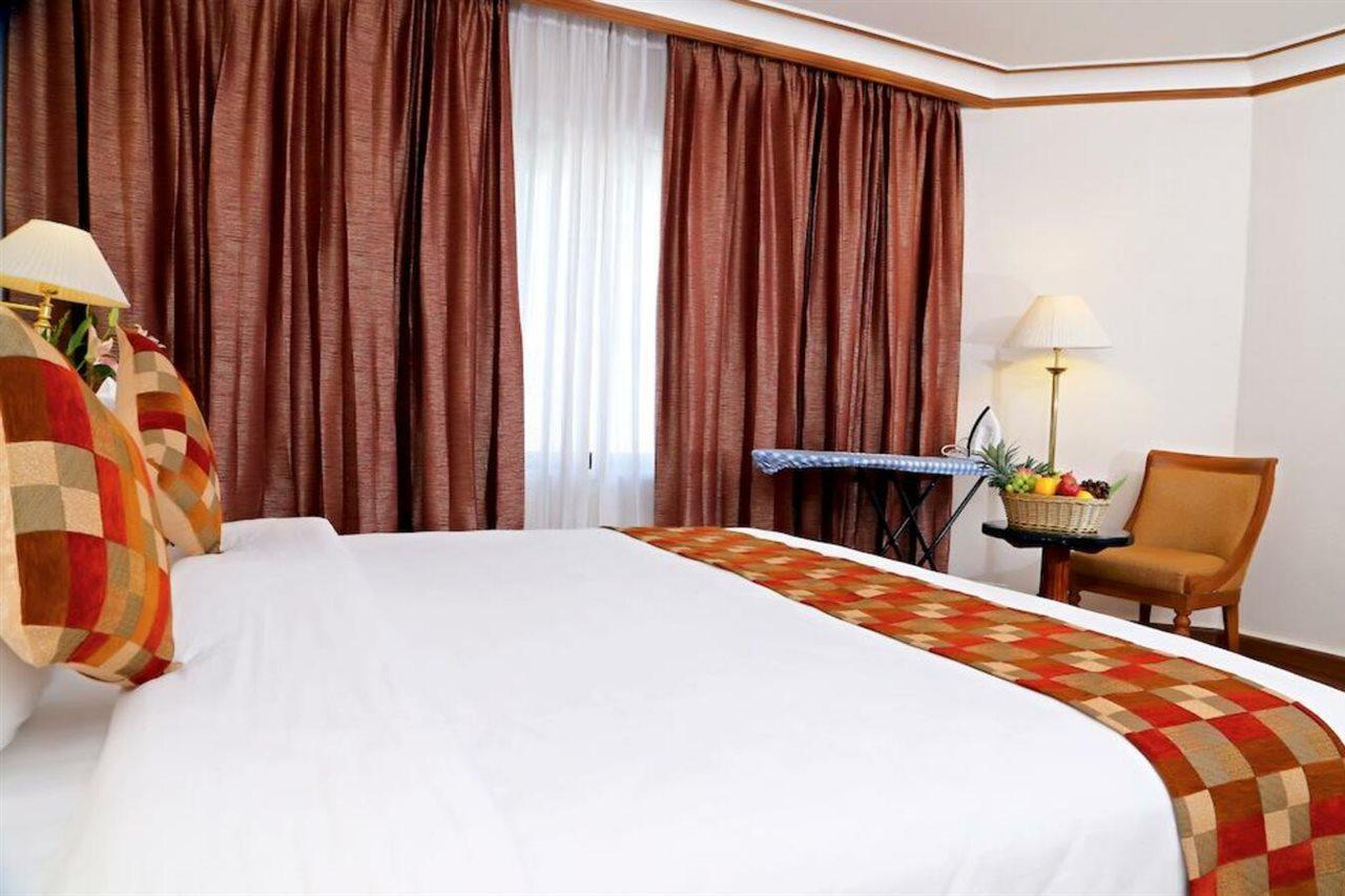 Gokulam Park Hotel Kochi Ngoại thất bức ảnh