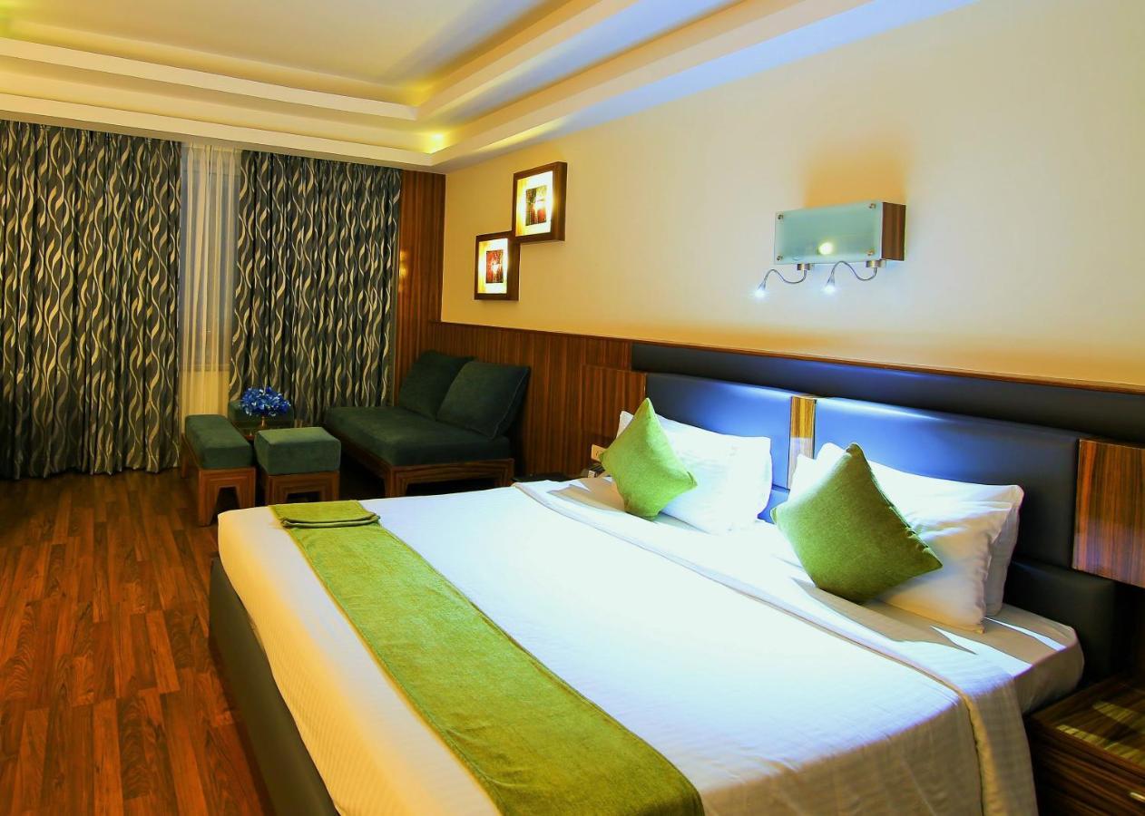Gokulam Park Hotel Kochi Ngoại thất bức ảnh