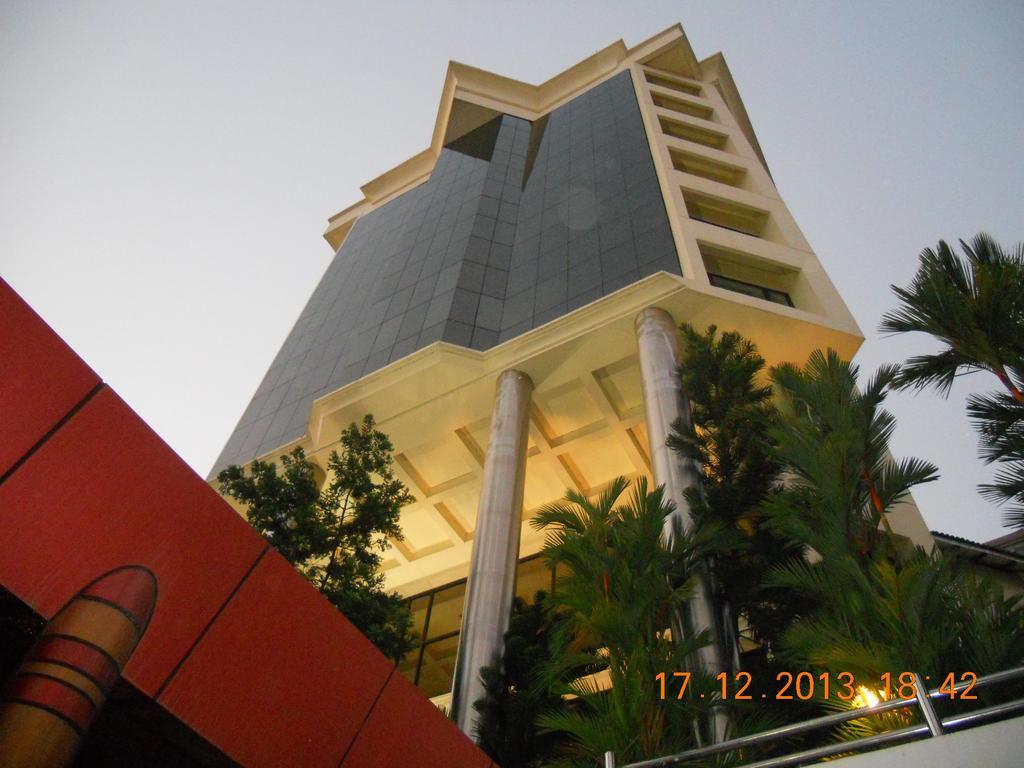 Gokulam Park Hotel Kochi Ngoại thất bức ảnh