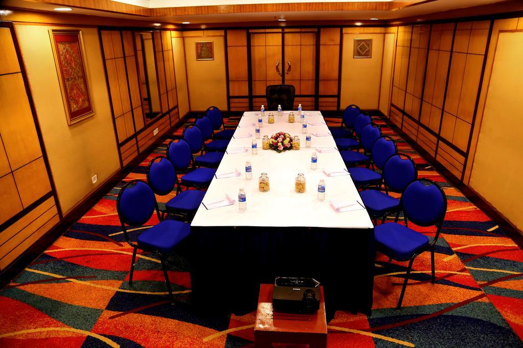 Gokulam Park Hotel Kochi Ngoại thất bức ảnh