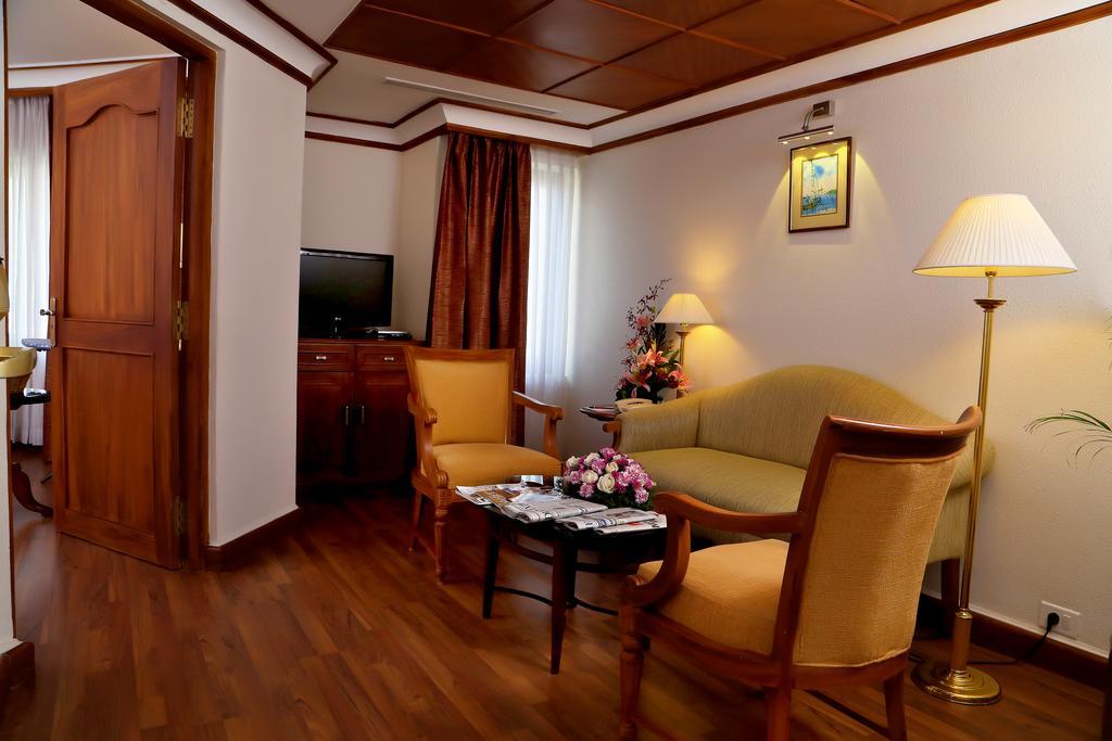 Gokulam Park Hotel Kochi Ngoại thất bức ảnh
