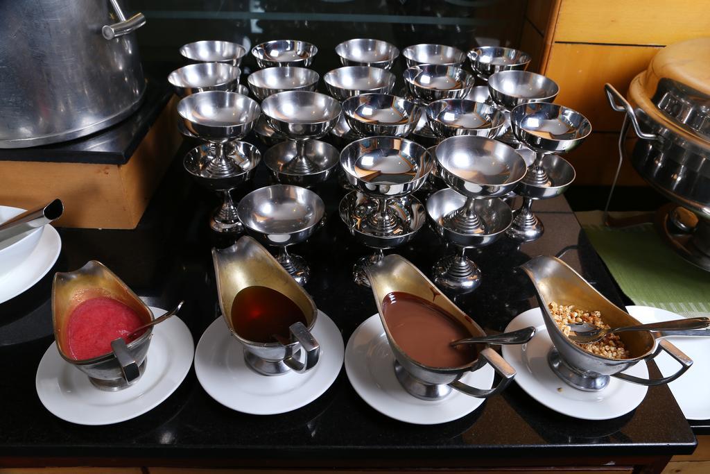 Gokulam Park Hotel Kochi Ngoại thất bức ảnh