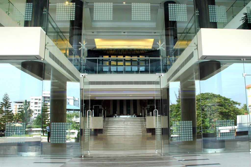 Gokulam Park Hotel Kochi Ngoại thất bức ảnh