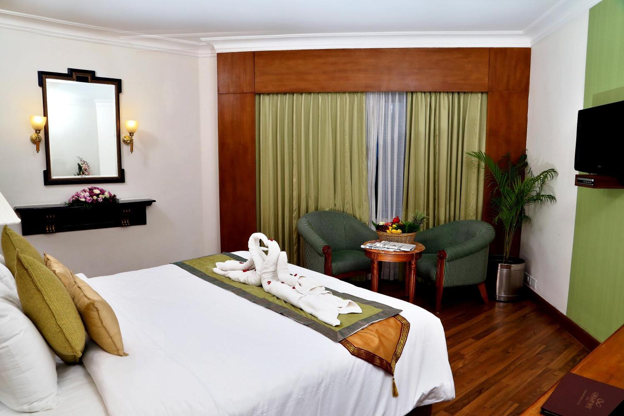 Gokulam Park Hotel Kochi Ngoại thất bức ảnh