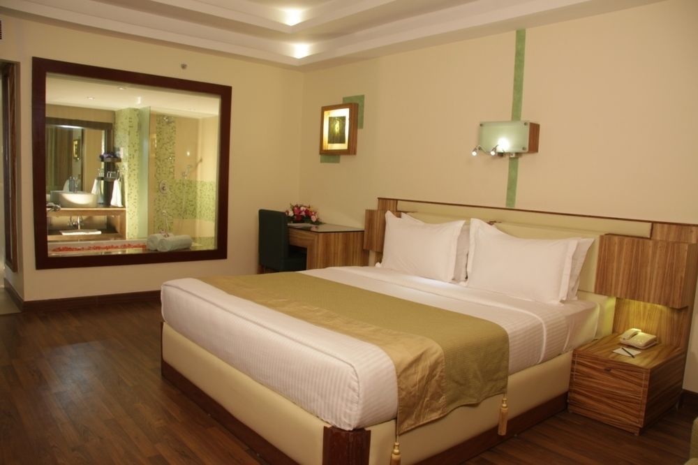 Gokulam Park Hotel Kochi Ngoại thất bức ảnh
